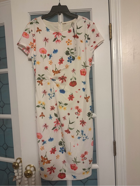 Tahari Dresses & Skirts - Tahari White Floral Midi Sheath Dress